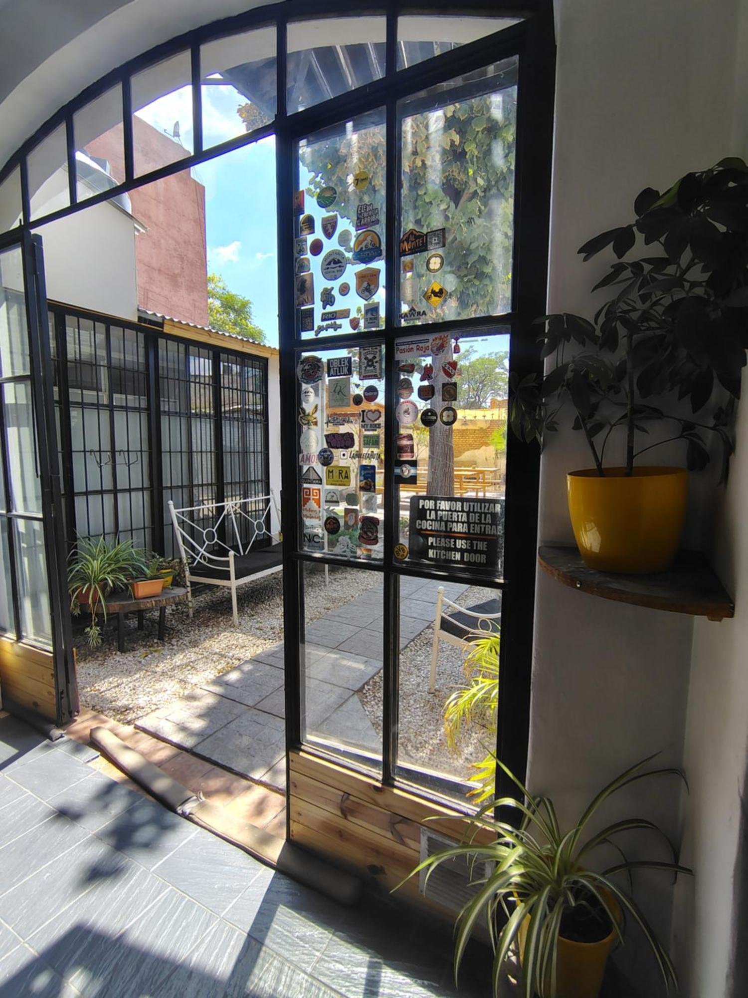 Mora Hostel メンドーサ エクステリア 写真